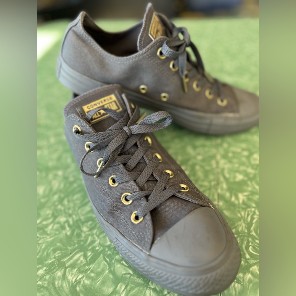 Gray monochromatic Converse Low Women’s size 10